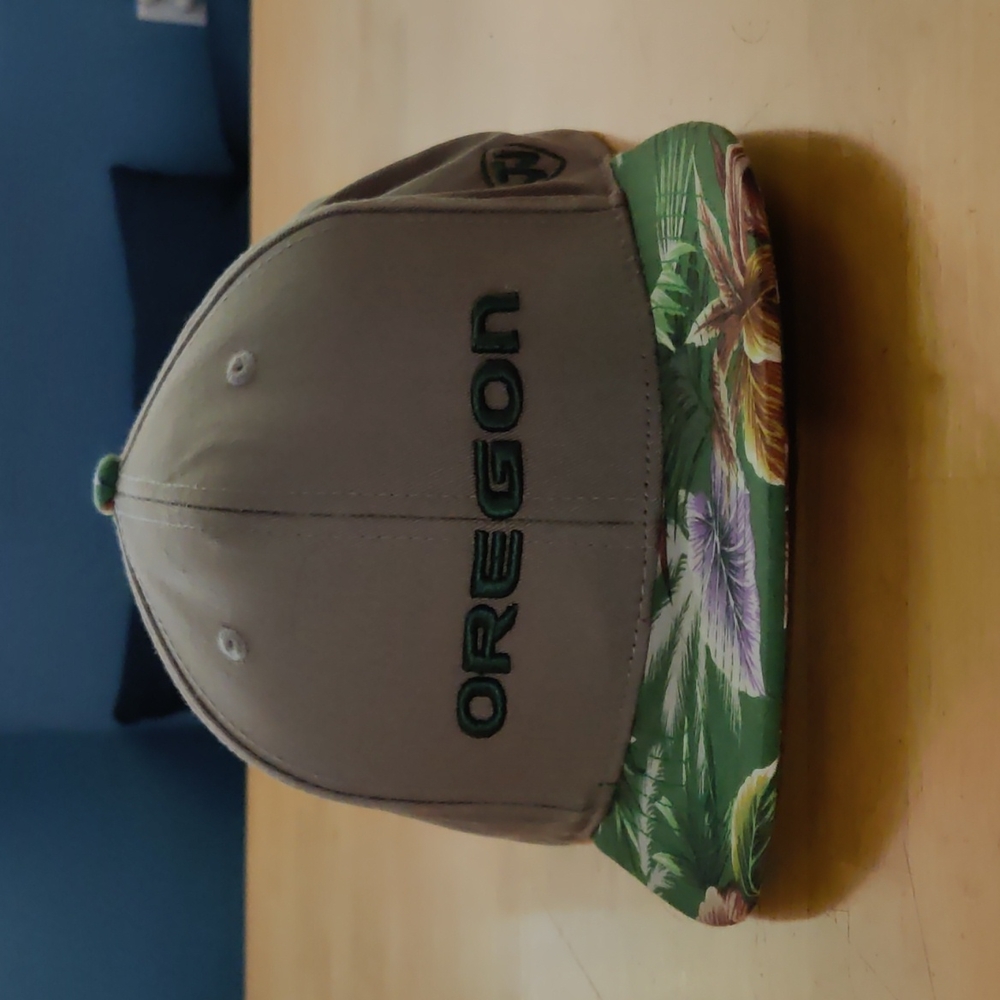 Snap back Oregon baseball cap